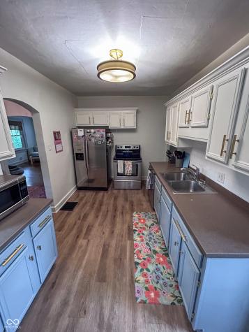 918 Kessler Boulevard East Drive Indianapolis IN 46220