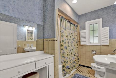 7 E Westfield Boulevard Indianapolis IN 46220