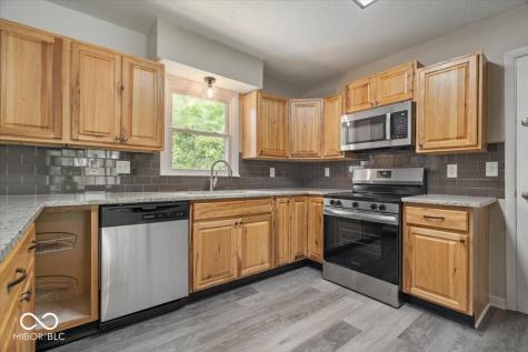 2555 W Sycamore Drive Greenfield IN 46140