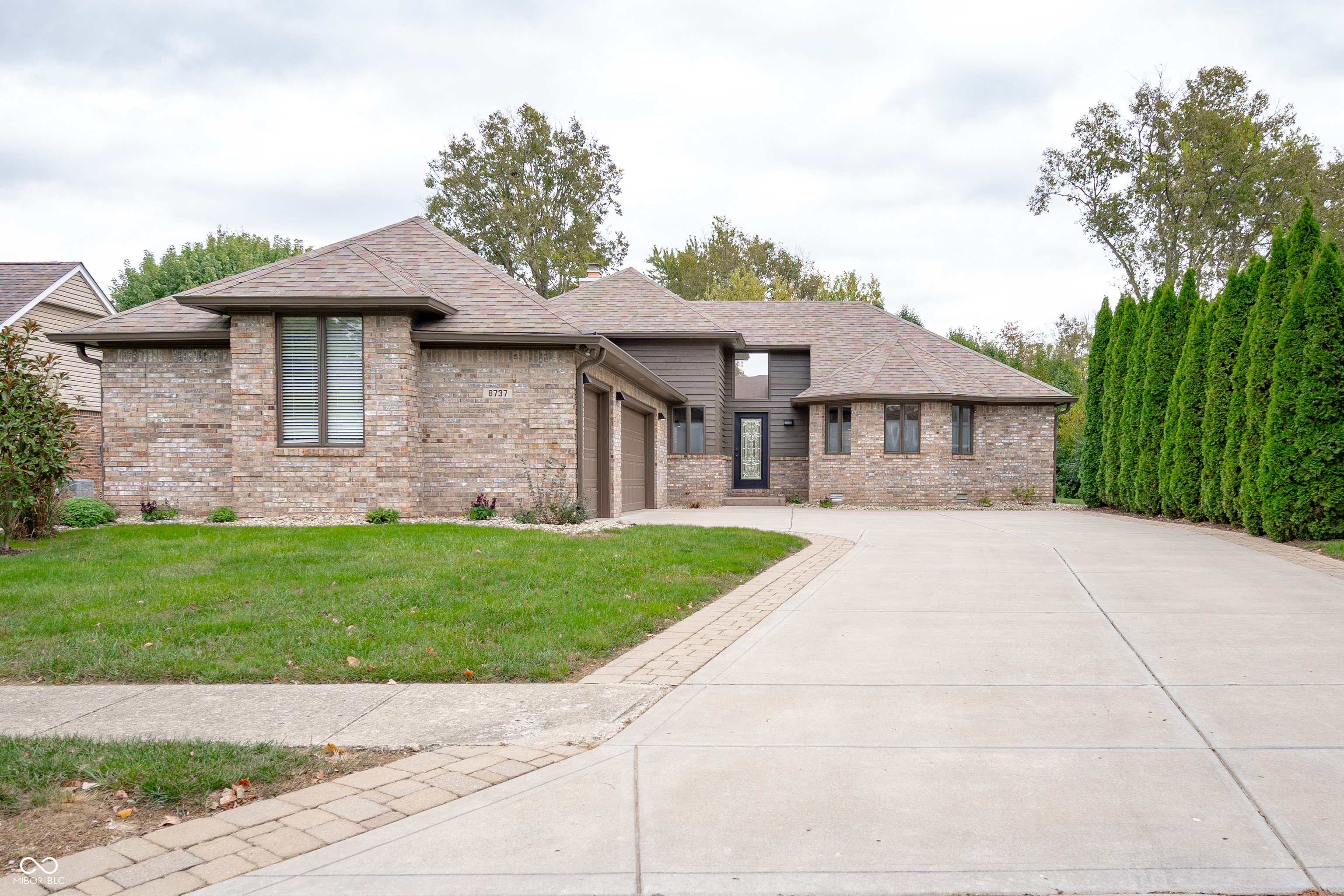 8737 Chateaugay Drive Indianapolis IN 46217
