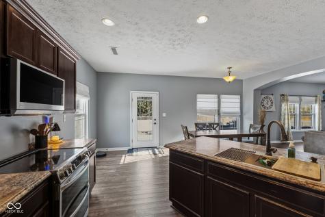 7158 Lakeland Trails Boulevard Indianapolis IN 46259