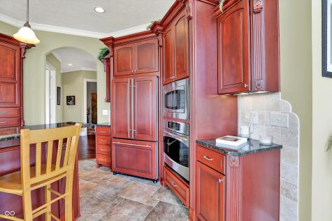 523 S 700 E Whitestown IN 46075