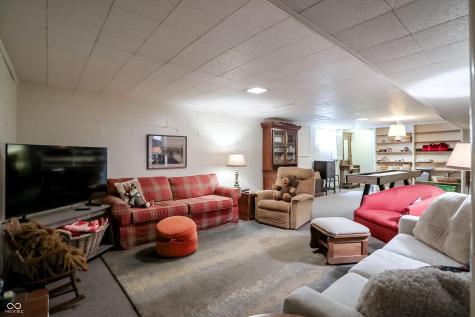 1675 E 81st Street Indianapolis IN 46240