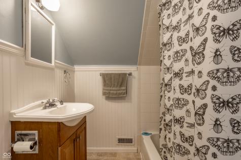717 E 70th Place Indianapolis IN 46220