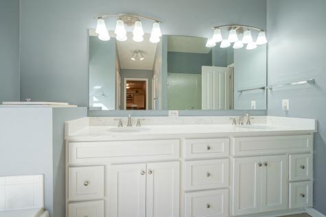 8823 Pin Oak Drive Zionsville IN 46077