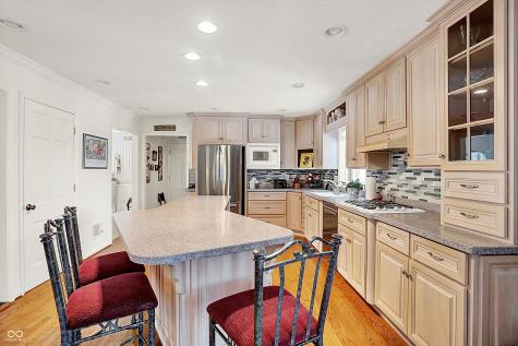 656 Spring Hills Drive Zionsville IN 46077