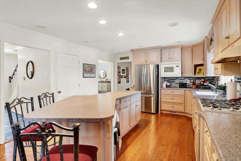 656 Spring Hills Drive Zionsville IN 46077