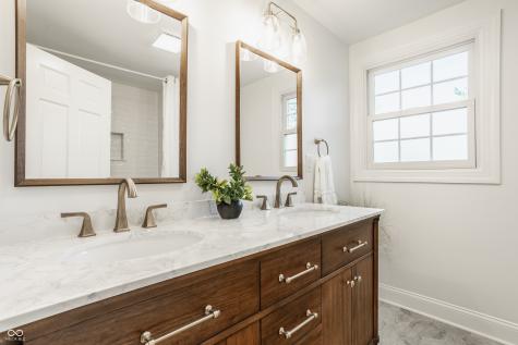 3750 Briarwood Drive Indianapolis IN 46240