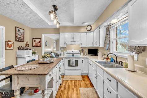 10345 Whispering Winds Street Indianapolis IN 46234