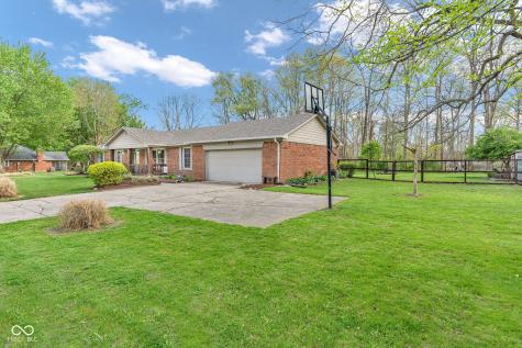 10345 Whispering Winds Street Indianapolis IN 46234