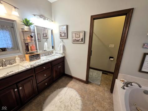 2418 Somerset Circle Franklin IN 46131
