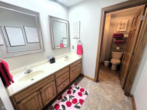 2418 Somerset Circle Franklin IN 46131