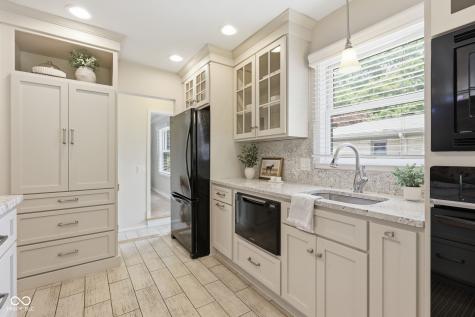 6144 Meridian Street West Drive Indianapolis IN 46208