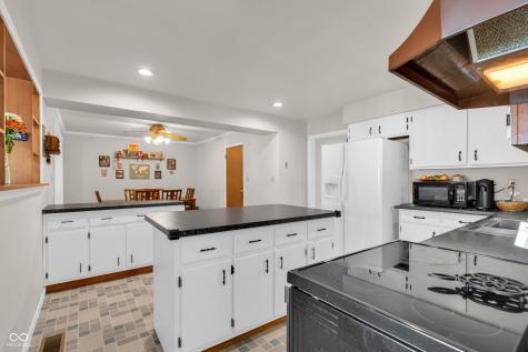 2 Oakmont Court Beech Grove IN 46107