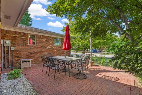 2 Oakmont Court Beech Grove IN 46107