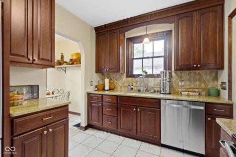 5454 N Illinois Street Indianapolis IN 46208