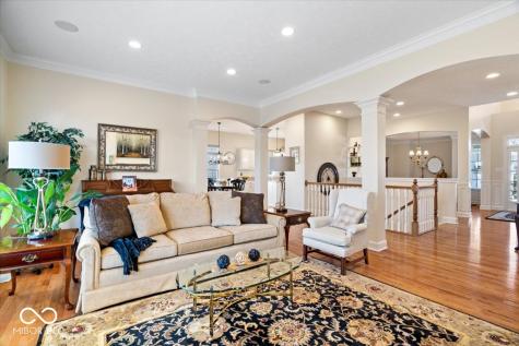 743 Hanover Close Zionsville IN 46077