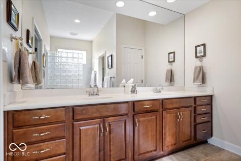743 Hanover Close Zionsville IN 46077