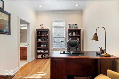 743 Hanover Close Zionsville IN 46077