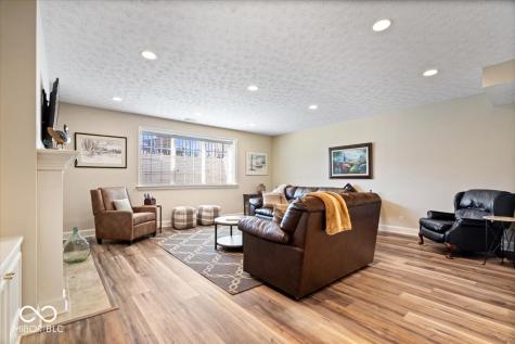 743 Hanover Close Zionsville IN 46077
