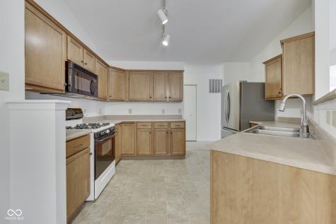 5712 Grassy Bank Drive Indianapolis IN 46237
