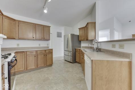 5712 Grassy Bank Drive Indianapolis IN 46237