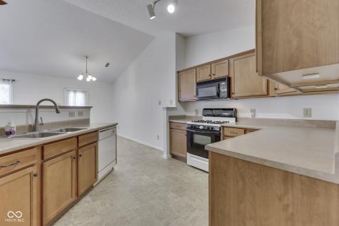 5712 Grassy Bank Drive Indianapolis IN 46237