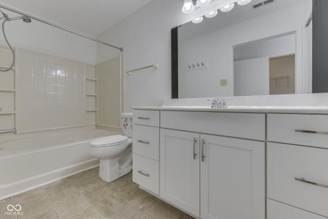 5712 Grassy Bank Drive Indianapolis IN 46237