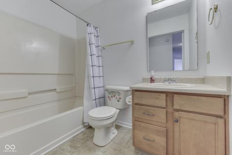 5712 Grassy Bank Drive Indianapolis IN 46237