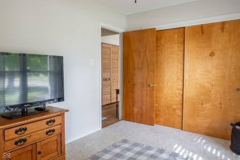 106 W Hill Valley Drive Indianapolis IN 46217