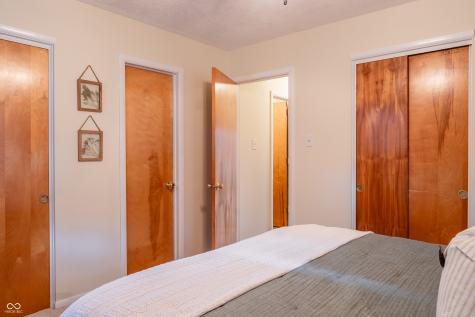 106 W Hill Valley Drive Indianapolis IN 46217