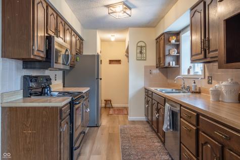 106 W Hill Valley Drive Indianapolis IN 46217