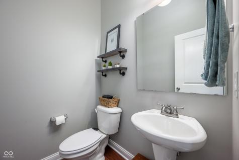 9199 Brookstone Place Zionsville IN 46077