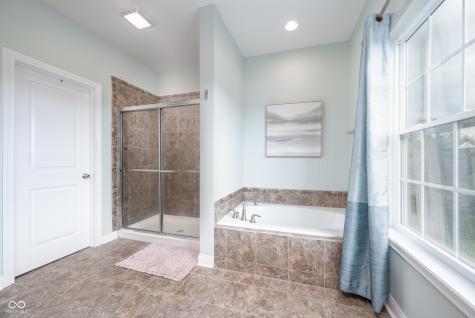9199 Brookstone Place Zionsville IN 46077