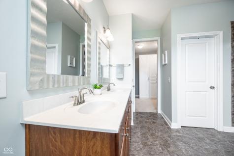 9199 Brookstone Place Zionsville IN 46077