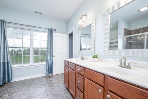 9199 Brookstone Place Zionsville IN 46077