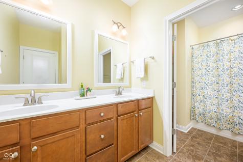 9199 Brookstone Place Zionsville IN 46077