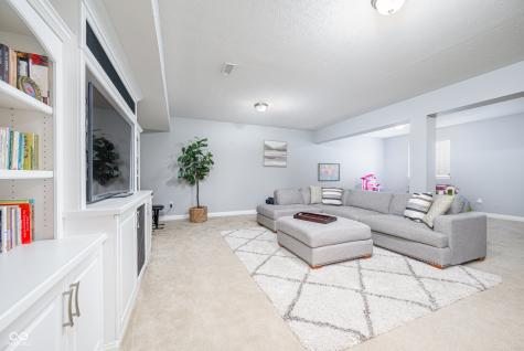 9199 Brookstone Place Zionsville IN 46077