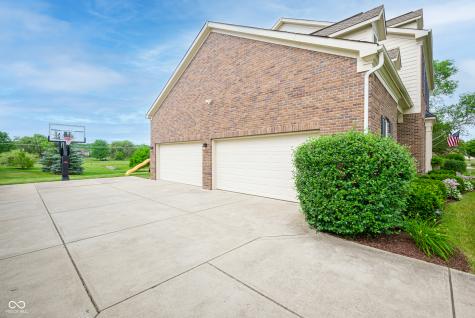9199 Brookstone Place Zionsville IN 46077