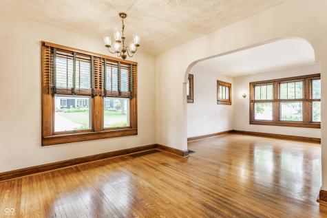 595 W Poplar Street Zionsville IN 46077
