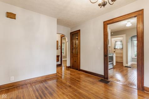 595 W Poplar Street Zionsville IN 46077