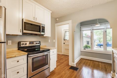 595 W Poplar Street Zionsville IN 46077