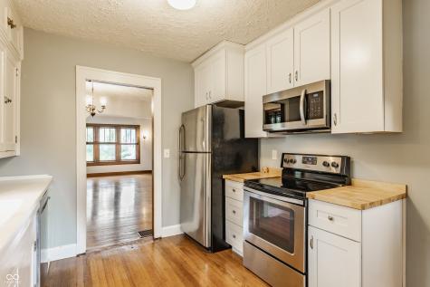 595 W Poplar Street Zionsville IN 46077