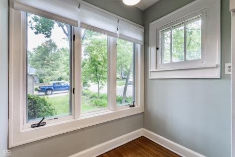 595 W Poplar Street Zionsville IN 46077