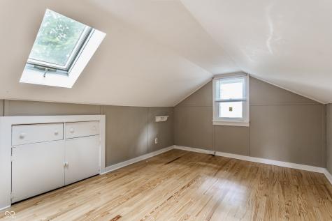 595 W Poplar Street Zionsville IN 46077