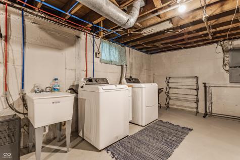 595 W Poplar Street Zionsville IN 46077