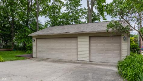 595 W Poplar Street Zionsville IN 46077