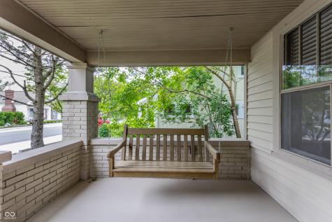 595 W Poplar Street Zionsville IN 46077
