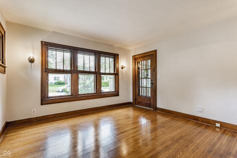 595 W Poplar Street Zionsville IN 46077