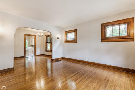 595 W Poplar Street Zionsville IN 46077